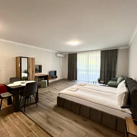 Apartament Park And For Guests *